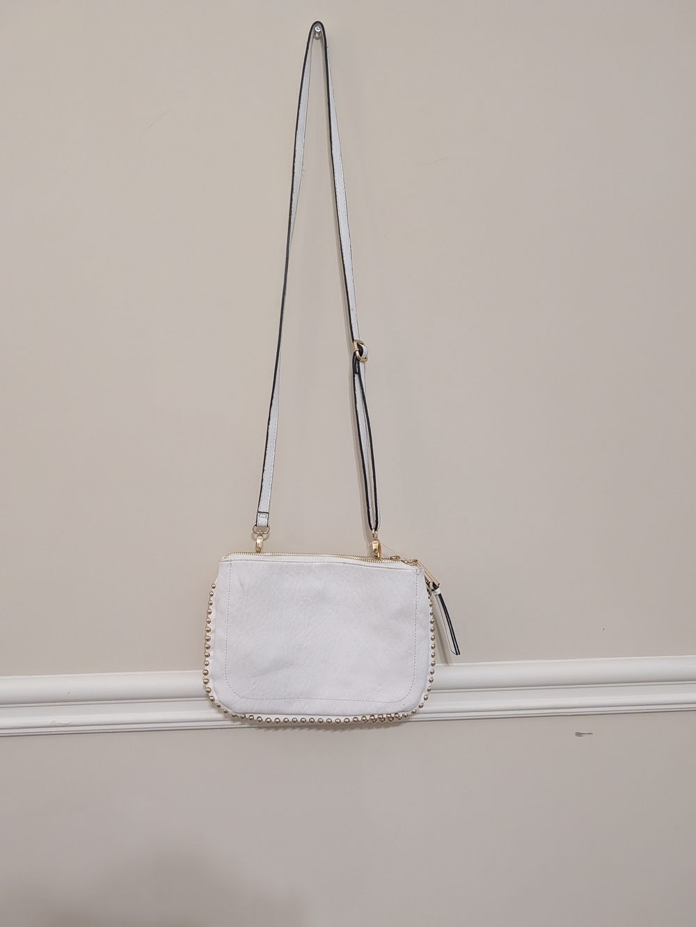Jessica Simpson White Leather Crossbody Bag with Gold Studs - Picture 4 of 9